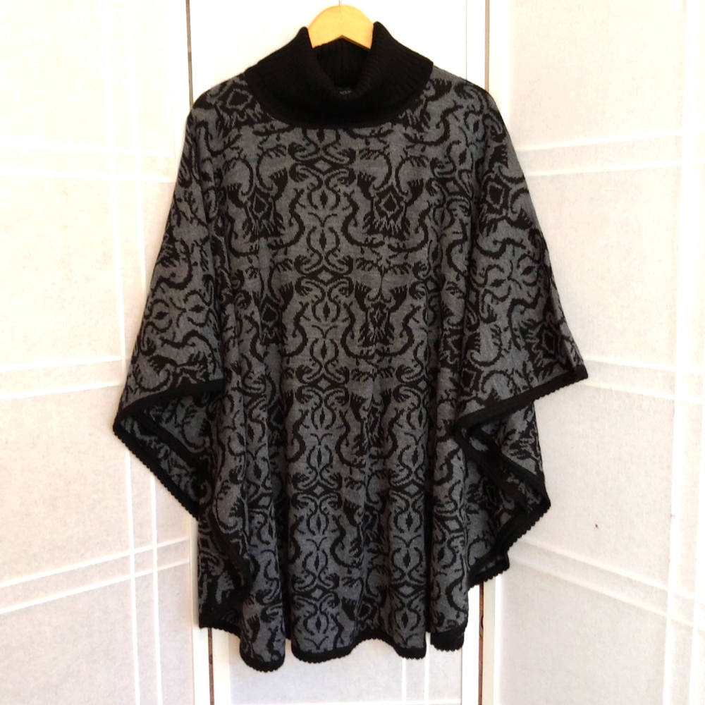 NEW ! Alpaca wool blend Peruvian gray black poncho